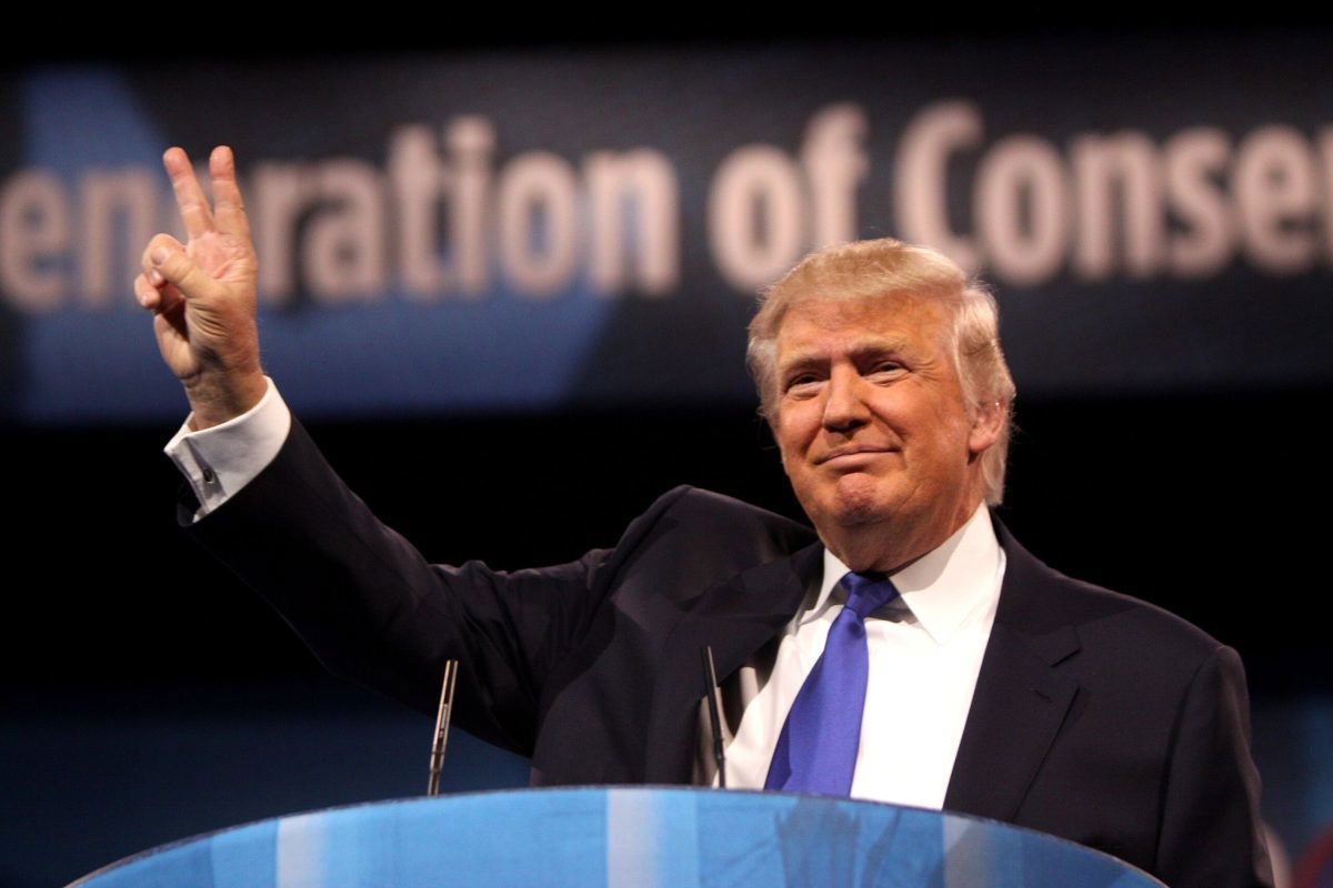 Trump: „tankokat akarunk gyártani, nem pólókat”