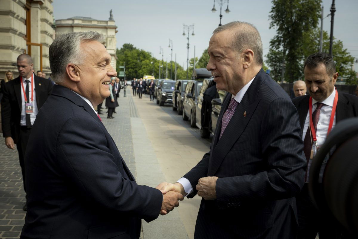 Orbán Viktor enyhének tartja az átláthatósági törvényt