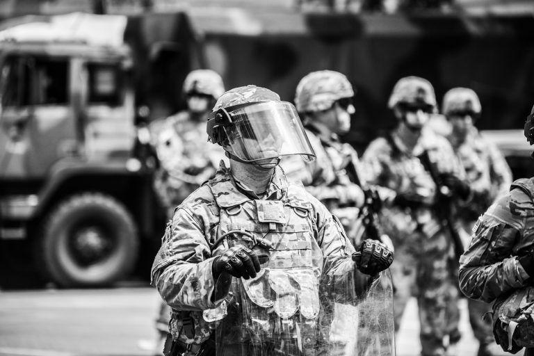 Trump parancsára a tüntetők fölé küldték a félelmetes Predator-drónt
